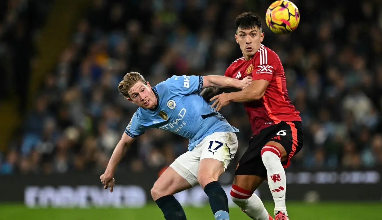 Tertinggal 0-1 dari Manchester City sejak menit ke-36, Manchester United berhasil membalik keadaan dan unggul 2-1 di menit-menit akhir pertandingan. (Paul ELLIS/AFP)