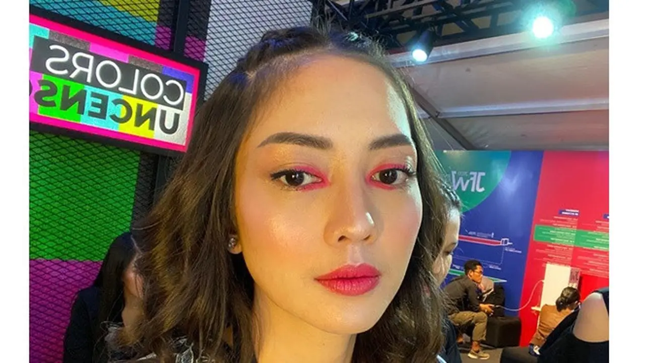 5 Pesona Ririn Dwi Ariyanti dengan Makeup Tebal, Tetap Memesona