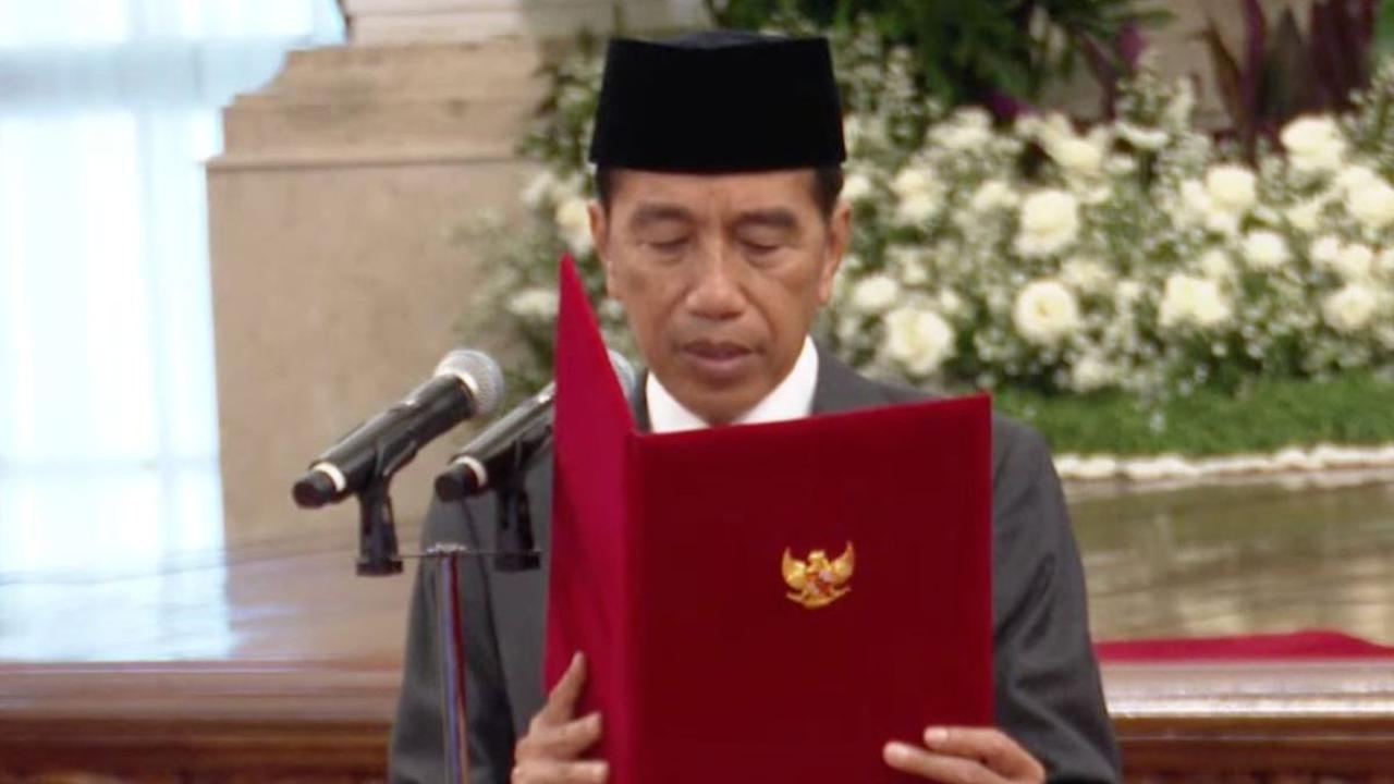 "Evaluasinya baik (atau) enggak, Pak?" tanya wartawan kepada Jokowi.<br>