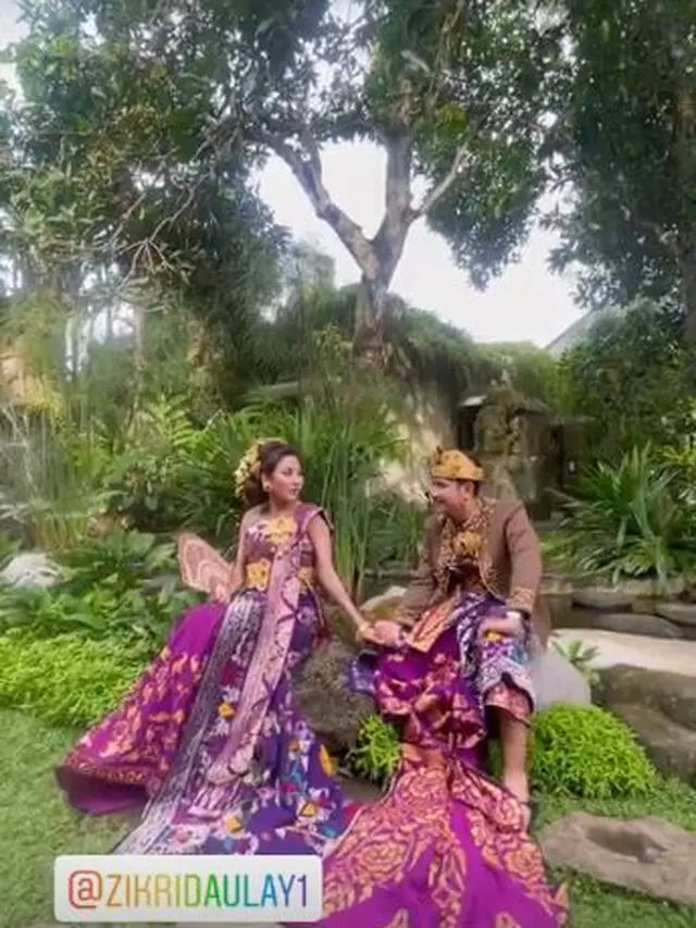 6 Gaya Pemotretan Zikri Daulay dan Ayu Aulia Pakai Baju Adat Bali, Bak Prewedding