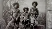 Foto-foto dan video dokumenter suku Aborigin yang dipamerkan di Kebun Binatang Manusia membuat warga berang.