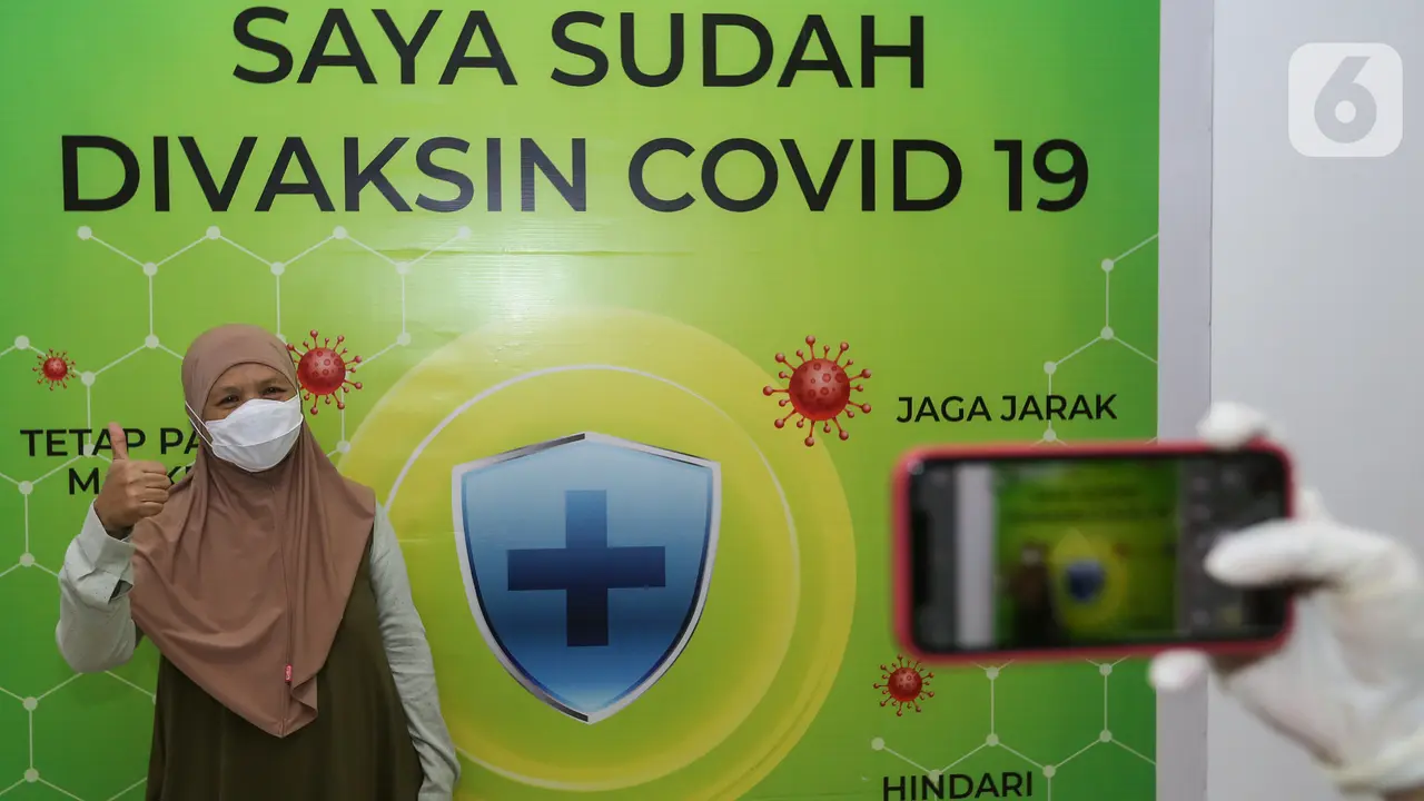Layanan Vaksinasi Covid-19 untuk Lansia di Cibubur Junction