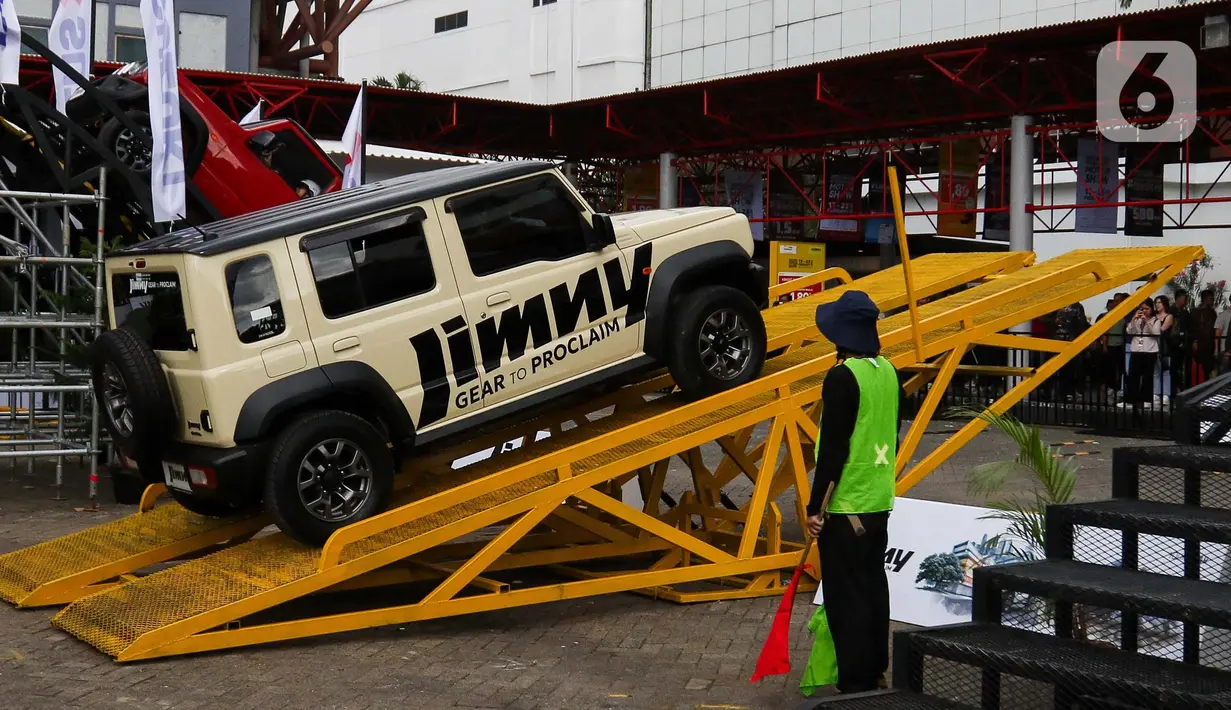 Seperti diketahui, nama Suzuki Jimny sudah melegenda dan terbukti andal dibawa off-road, sehingga cocok buat berpetualang. (Liputan6.com/Herman Zakharia)