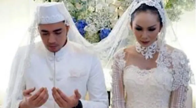 Muhammad Hendrayanto mengakui bahwa pernikahannya dengan Kalina Oktarani sengaja dipercepat. Menurutnya, ia sengaja mempercepat pernikahannyya lantaran permintaan dari orang tua. (Instagram/kalinaocktaranny)