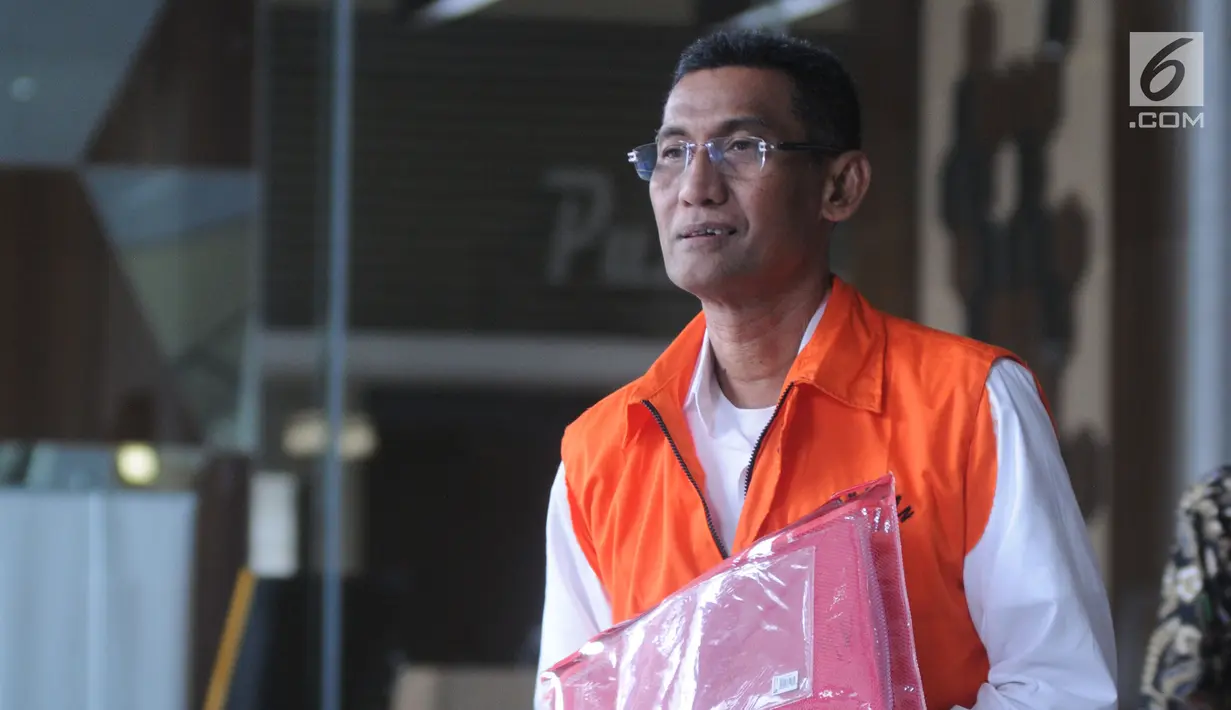 Bupati Kudus Muhammad Tamzil usai menjalani pemeriksaan oleh penyidik di Gedung KPK, Jakarta, Rabu (28/8/2019).  Muhammad Tamzil diperiksa sebagai tersangka terkait kasus suap pengisian jabatan perangkat daerah Kabupaten Kudus tahun 2019. (merdeka.com/Dwi Narwoko)