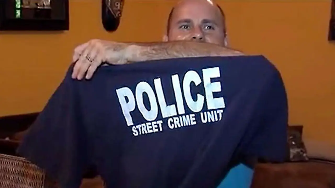 pakai-kaos-polisi-130905b.jpg