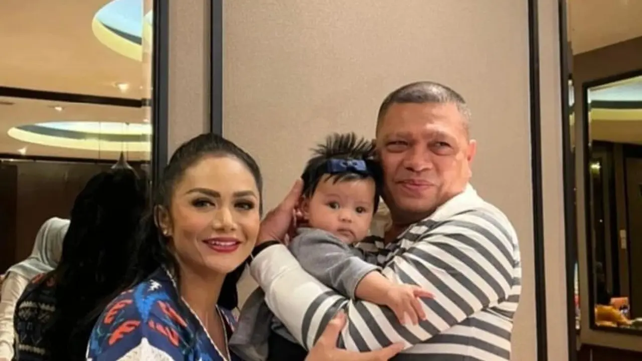 Keakraban Raul Lemos dengan Ameena, putri Aurel dan Atta Halilintar (Foto: Instagram @raullemos06)