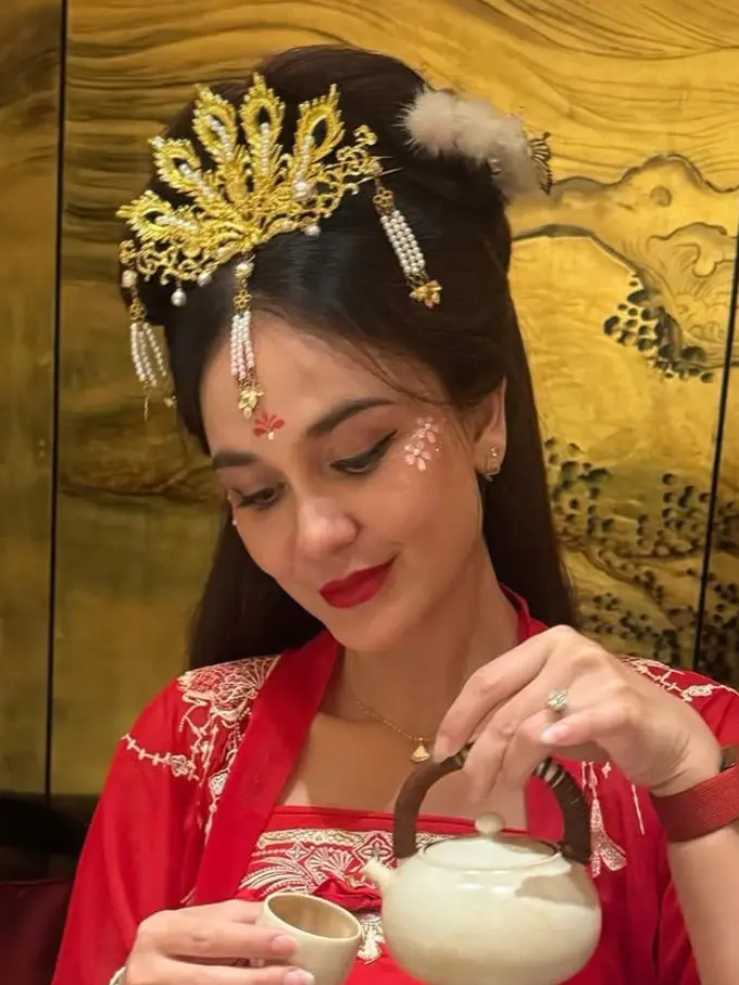 Potret Luna Maya saat Girl Trip ke China