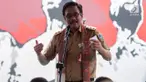 Gubernur DKI Jakarta Djarot Saiful Hidayat menolak menggaji Polisi cepek atau Pak Ogah, menurutnya anggaran Pak Ogah tidak ada di APBD DKI.