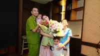 5 Potret Manis Raffi Ahmad dan Ketiga Anaknya Beri Kejutan Spesial untuk Nagita Slavina di Hari Ibu