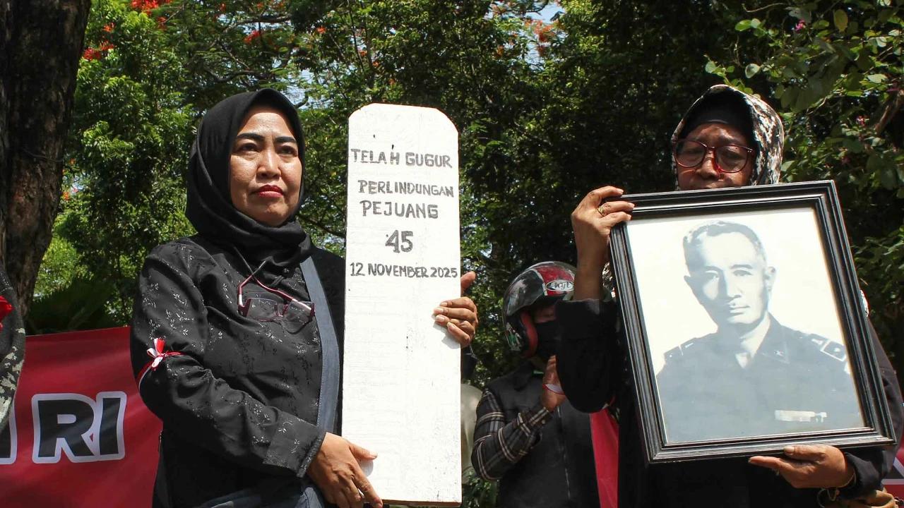 FOTO:  Aksi Putra-Putri Pejuang 45 di Monas Soroti Pengosongan Rumah di Kompleks Berlan