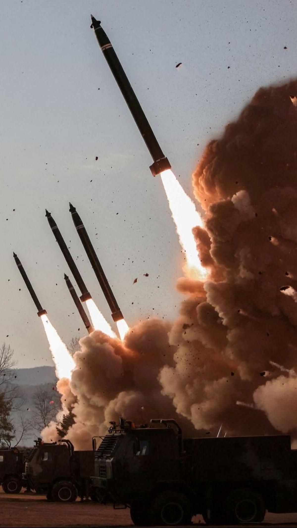 Latihan itu dilakukan Korut di tengah situasi memanas dengan Seoul dan Washington setelah Korsel menyelesaikan latihan militer tahunan dengan Amerika Serikat. Foto: KCNA via REUTERS