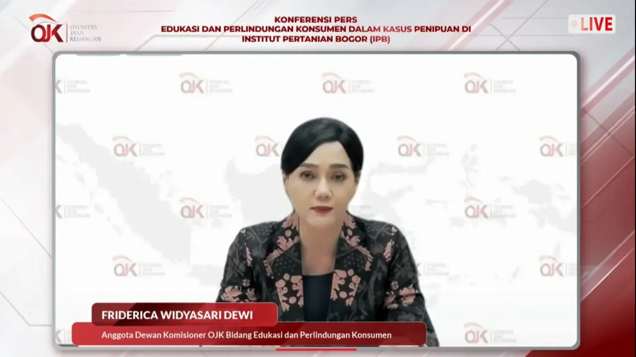 Anggota Dewan Komisioner Bidang Edukasi dan Perlindungan Konsumen OJK Friderica Widyasari Dewi dalam Konferensi Pers, Senin (19/12/2022).