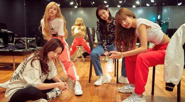 Blackpink Tampilkan Pretty Savage Pertama Kali Hal Ini Jadi Sorotan News Entertainment Fimela Com