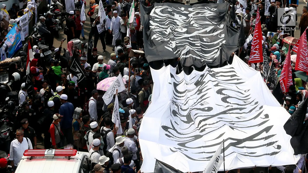 Massa Aksi 299 Kepung DPR