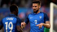 Olivier Giroud (kanan) cetak dua gol untuk Timnas Prancis saat lawan Skotlandia (BBC)