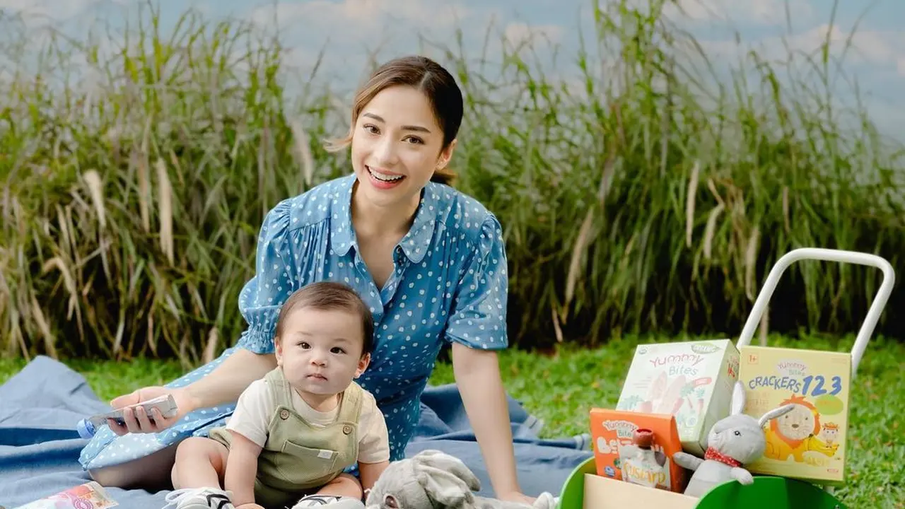 Nikita Willy bersama Baby Izz (Instagram/nikitawillyofficial94)