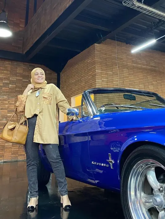 Dalam keterangan foto yang diunggah, Astrid mengawali tulisannya dengan membuat pengakuan kalau ia dan sang suami adalah pecinta makanan. Selanjutnya, ia mengatakan jika melakukan diet bisa pingsan. (Instagram/astridkuya)