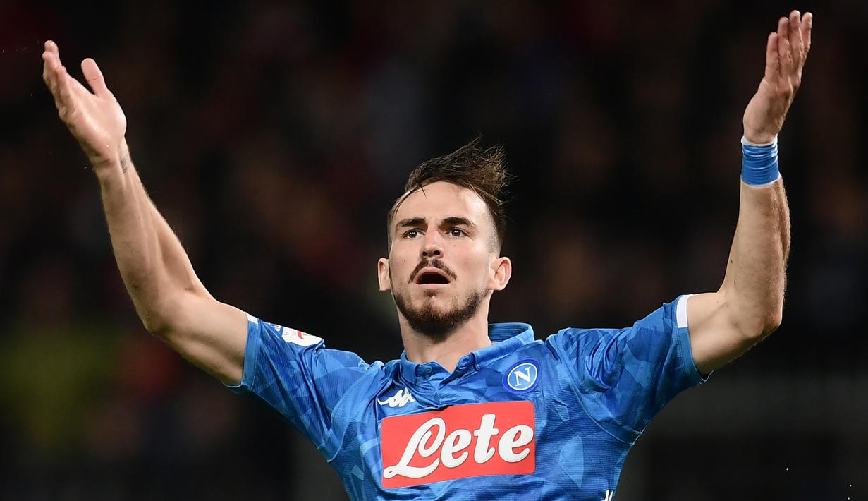 4. Fabian Ruiz (Napoli) - Ruiz menjadi tengah banyak diminati klub besar Eropa berkat penampilan apiknya bersama Napoli di musim ini. Gelandang berusia 24 tahun ini mampu menjaga ritme aliran bola Napoli dari lini belakang ke depan. (AFP/Marco Bertorello)