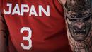 Tato pemain Timnas Basket Jepang, Luke Evans saat laga perempat final FIBA Asia Cup 2022 melawan Australia yang berlangsung di Istora Senayan, Jakarta, Kamis (21/07/2022). (Bola.com/Bagaskara Lazuardi)
