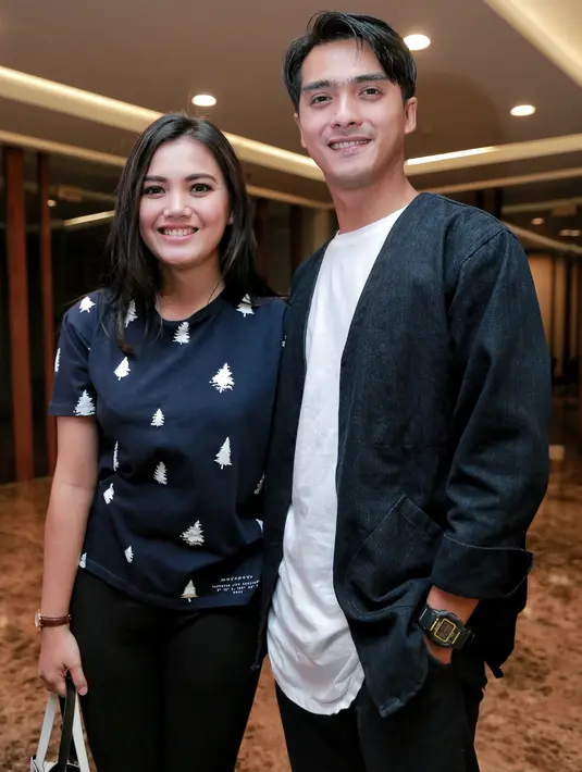 Dalam keluarga besarnya, Ricky Harun, tradisi khas yang sudah lama dilakukannya saat lebaran adalah seluruh keluarganya menggunakan pakaian seragam. (Adrian Putra/Bintang.com)
