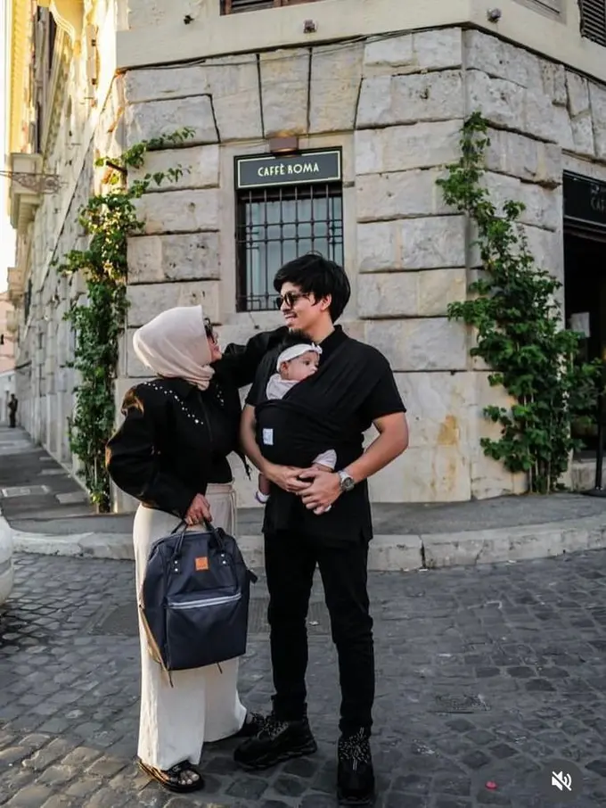 7 Gaya Aurel Hermansyah Jadi Cewek Kue hingga Cewek Mamba saat Liburan di Italia