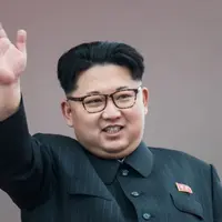 Pemimpin kejam dari Korea Utara, Kim Jong-Un minum 10 botol wine dalam semalam di sebuah restoran. (Via: yahoo.com)
