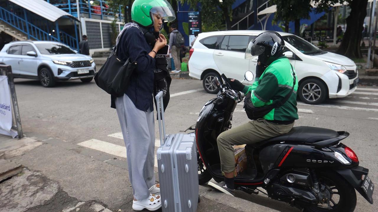 FOTO: Lonjakan Arus Balik Pemudik  di Terminal Kampung Rambutan