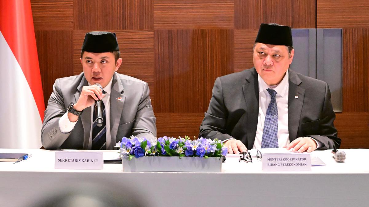 Seskab Teddy Ajak Masyarakat dan Pengusaha Dukung Kebijakan WFH dan Hemat Energi