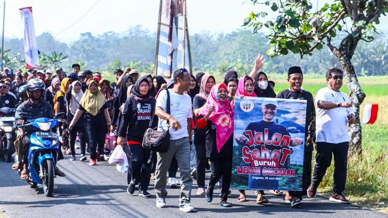 Sukarelawan Ganjaran Buruh Berjuang (GBB) melanjutkan kegiatan positif untuk merangkul masyarakat dan kalangan pekerja. Salah satunya dengan menggelar kegiatan jalan sehat dengan Tema Jalan Sehat Buruh Meraih Ganjaran" di Ungaran, Jawa Tengah, Minggu (25/