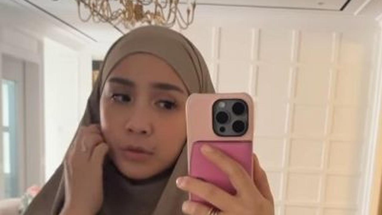 Nagita pun terlihat cocok dan sangat cantik mengenakan gamis tersebut.&nbsp;