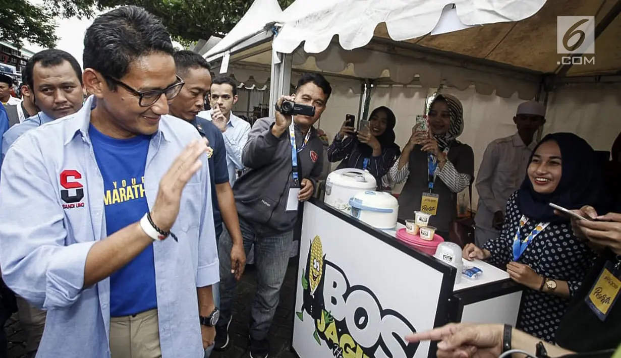 Calon Wakil Presiden Nomor urut 02 sekaligus tokoh entrepreneur Sandiaga Uno menyapa wirausaha milenial saat menghadiri Sragen Young Entrepreneur Summit (YES) 2019 di Sragen, Jawa Tengah, Minggu (24/2). Kegiatan yang digelar KAHMIPreneur dihadiri 7.000 kaum milenial. (Liputan6.com/HO/Nando)