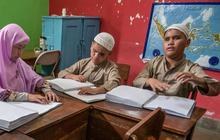 FOTO: Semangat Siswa Tunanetra Pelajari Al Quran Braille di Bulan Ramadan