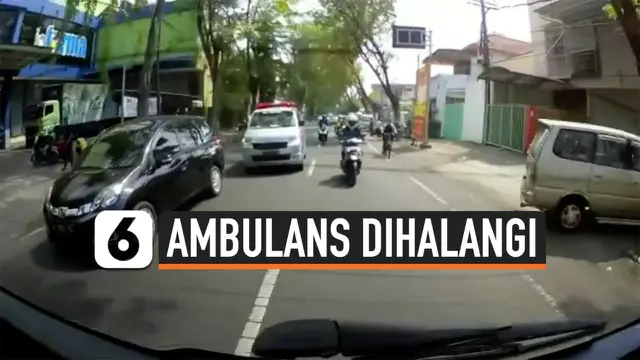 VIDEO: Viral, Ambulans Bawa Pasien Demam Berdarah Dihalangi Minibus