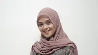 Vebby Palwinta Belajar untuk Taaruf