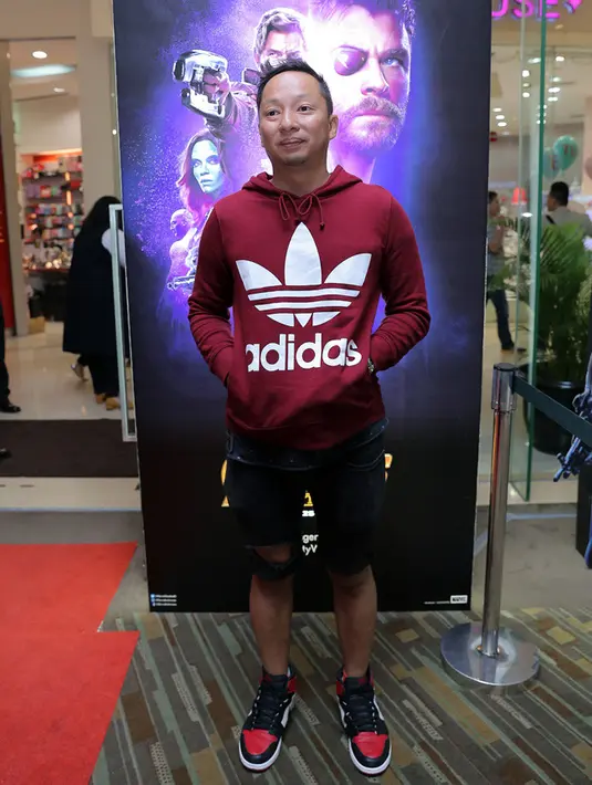 Tidak mengajak anak dan istrinya, Bjorka dan Sabai Dieter Morscheck, Ringgo Agus Rahman hadir di gala premiere Avengers: Infinity War sendirian. Ringgo tampak sangat antusias menyaksikan film yang dinanti ini. (Deki Prayoga/Bintang.com)