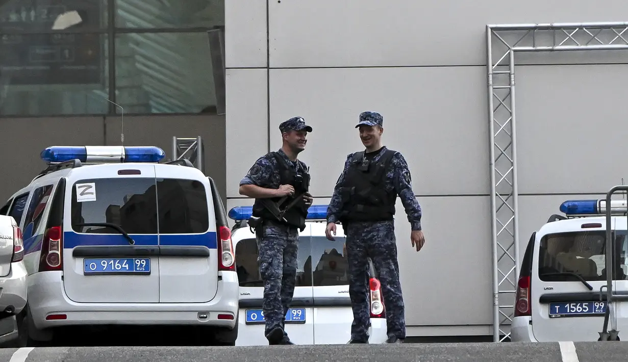 Kementerian pertahanan Rusia mengatakan bahwa Ukraina meluncurkan serangan pesawat tak berawak sekitar pukul 04:00 waktu setempat (01:00 GMT) "menggunakan kendaraan udara tak berawak terhadap objek yang terletak di Moskow dan wilayah Moskow". (AP Photo)