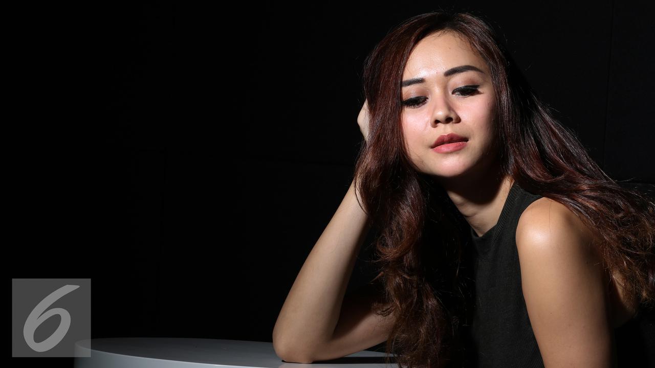 Joget Sendirian, Aura Kasih Disangka Hantu