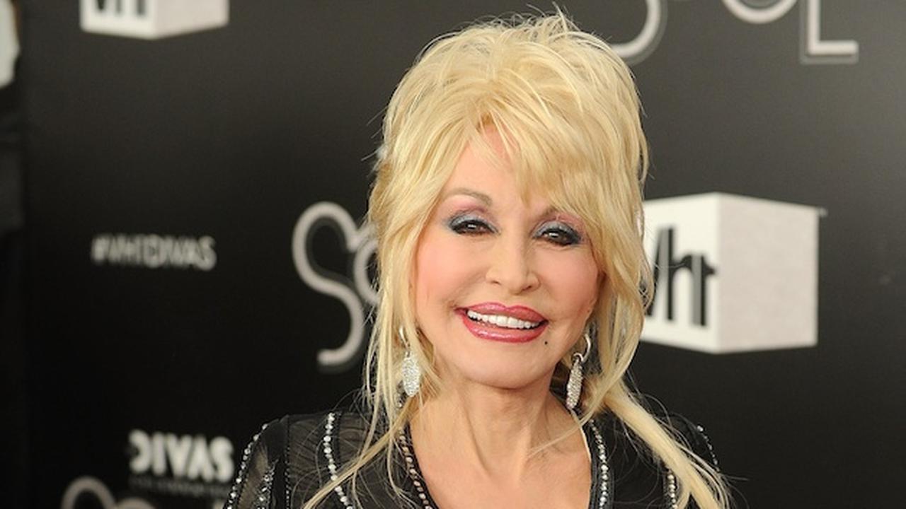 Usia Bukan Halangan Dolly Parton Bermusik