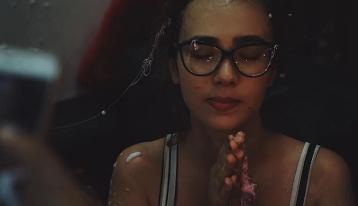 Setelah hubungannya bersama Joshua Suherman kandas di tengah jalan, Pamela memang belum lagi terlihat menggandeng seorang pria sebagai kekasihnya. Tak merasa sedih, Pamela justru sangat menikmatinya. (Instagram/pamelabowie)