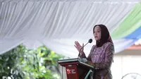 Anggota Dewan Komisioner OJK Bidang Edukasi dan Perlindungan Konsumen, Friderica Widyasari Dewi dalam Perayaan Hari Santri Nasional. (Dok OJK)