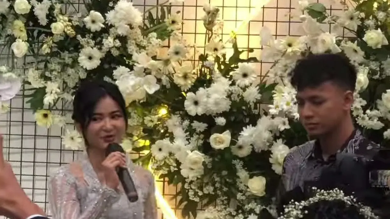 Lamaran Adinda Azani