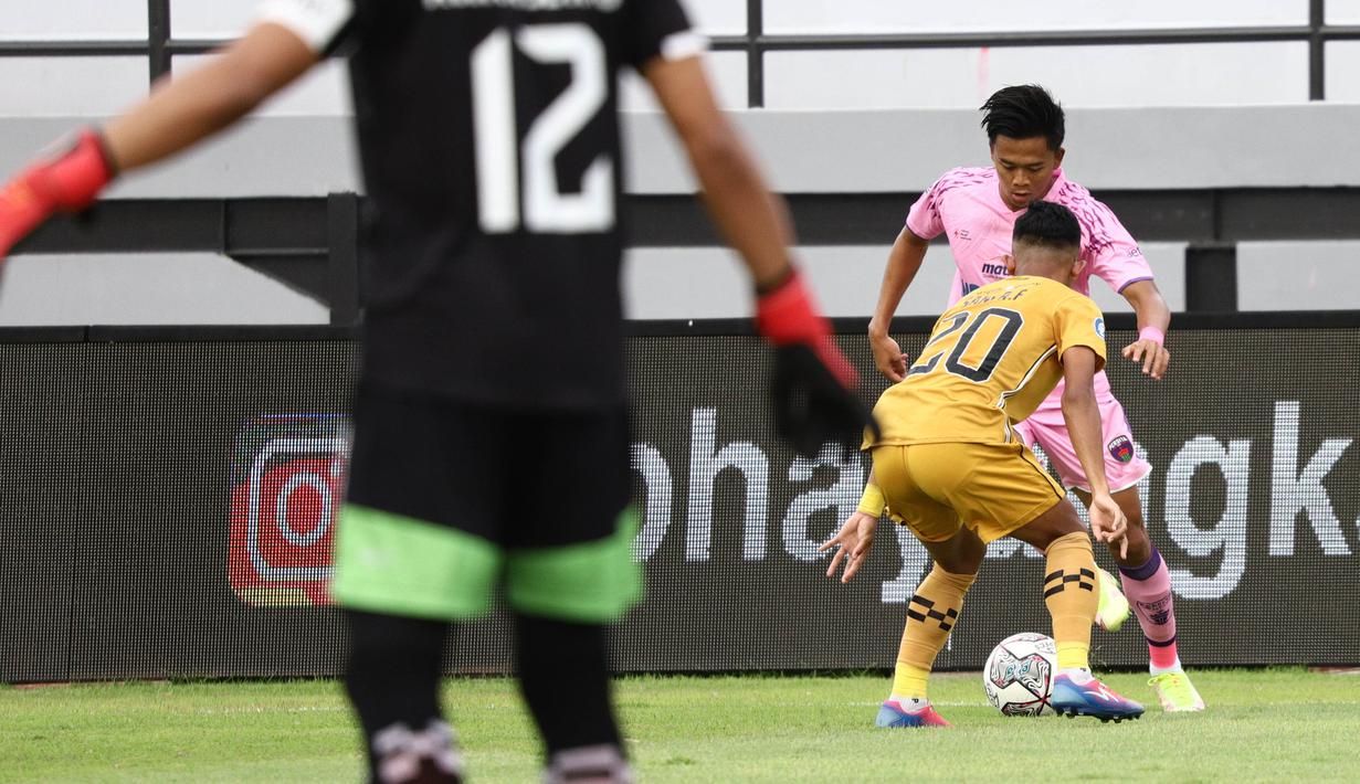 Persita mampu terhindar dari kekalahan setelah kembali meraih gol pada babak kedua. Mohammad Edo Febriansyah membobol gawang Bhayangkara FC pada menit ke-69. (Dok Persita)
