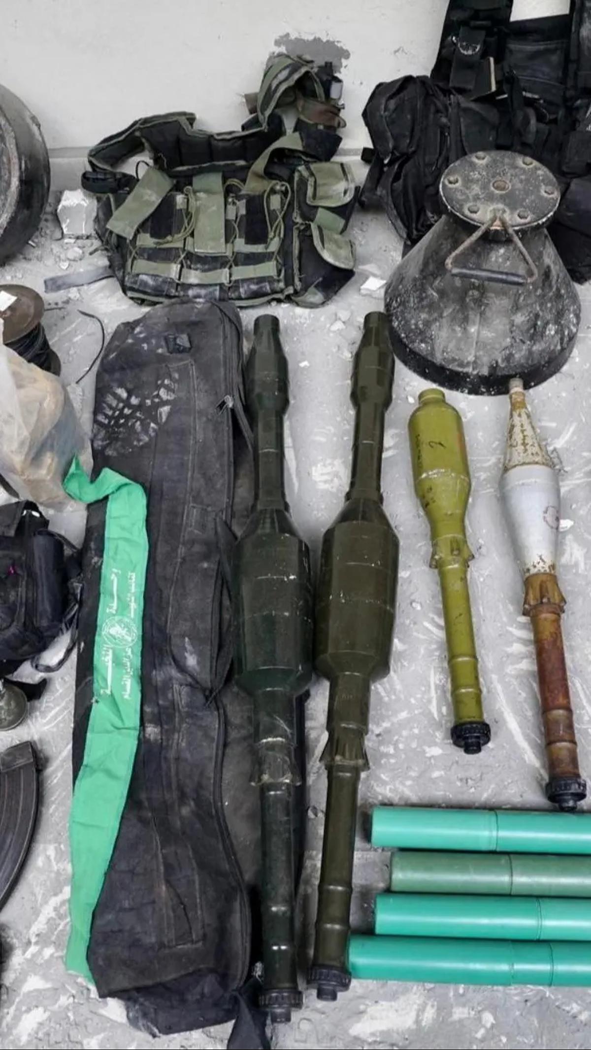 Sementara serangan udara Israel ke Gaza selama sebulan terakhir telah menewaskan lebih dari 10.000 warga Palestina, 40 persen di antaranya anak-anak, menurut hitungan pejabat kesehatan di Gaza.<br>