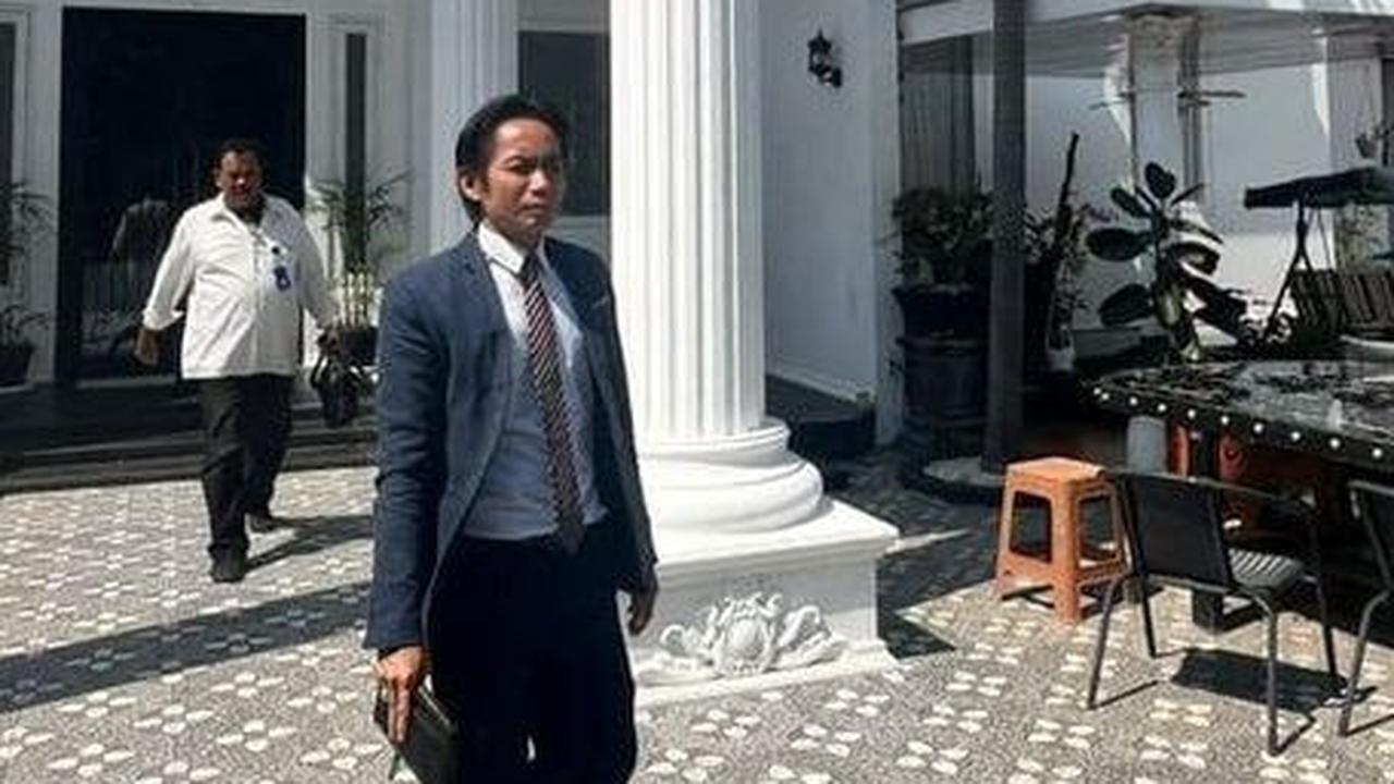 "Kantor pengacara Toni, Jl. Raya Balongan Blok Wisma Jati No.19 Indramayu," tulisnya.