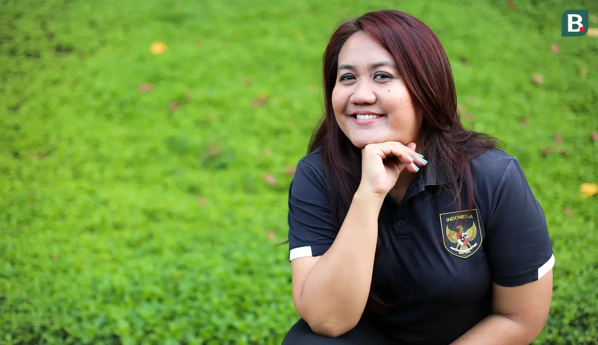 <p>Psikolog Timnas Indonesia U-22 untuk SEA Games 2023, Laksmiari Saraswati berpose di depan fotografer setelah melakukan wawancara pada Jumat (9/6/2023). (Bola.com/Bagaskara Lazuardi)</p>