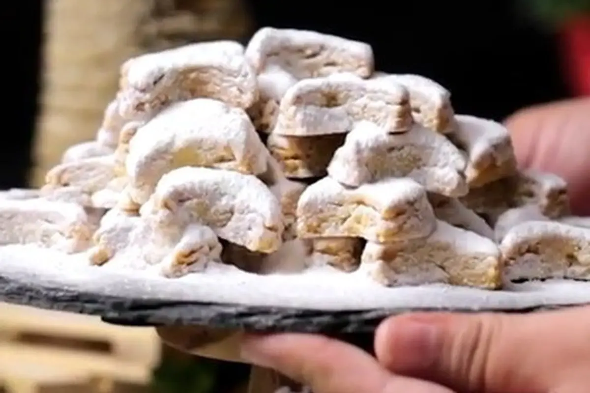 Sepiring kue putri salju