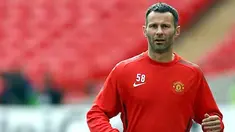 Gelandang veteran Manchester United Ryan Giggs berlatih di Wembley Stadium pada 27 Mei 2011, sehari jelang final Liga Champions melawan Barcelona. AFP PHOTO/ADRIAN DENNIS