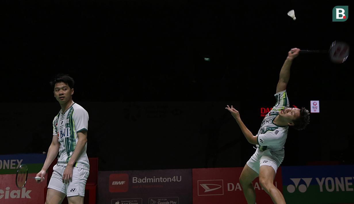 Marcus/Kevin pun akhirnya takluk di semifinal usai kalah dua game langsung 17-21, 10-21 dari ganda putra Cina yang lolos ke babak utama melalui fase kualifikasi, Liang Wei Keng/Wang Chang. (Bola.com/Ikhwan Yanuar)