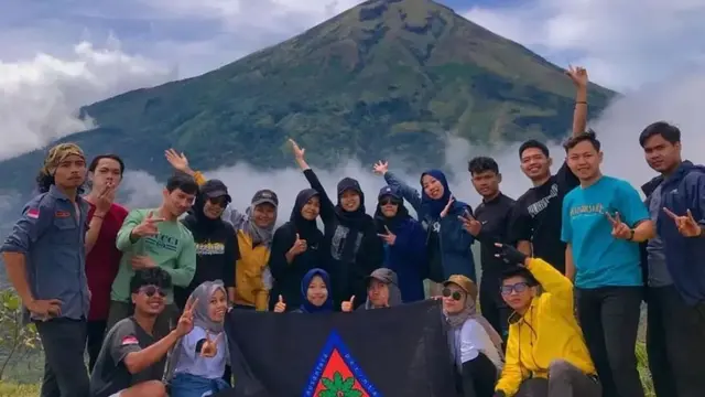 Kelompok pendaki di Gunung Kendil @kelanapala_perwira